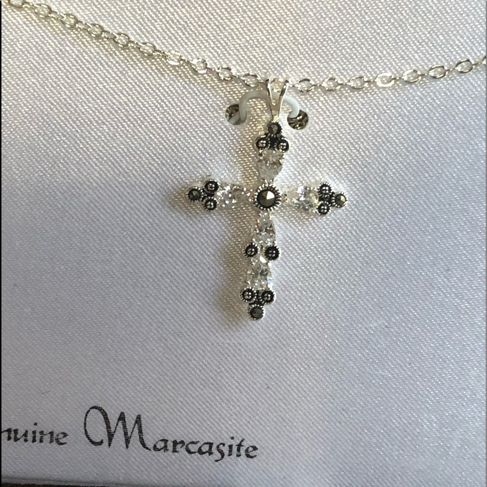 Kohl’s FSP 18 in. necklace,Genuine marcasite cross
